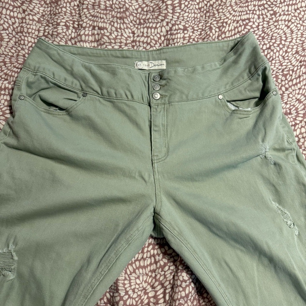 Est. 1946 Denim Sage Green Super Hi-Rise Flare Distressed Jeans 18WP Fringe Hem - Picture 10 of 13